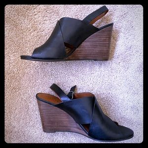 Lucky women’s black leather wedge